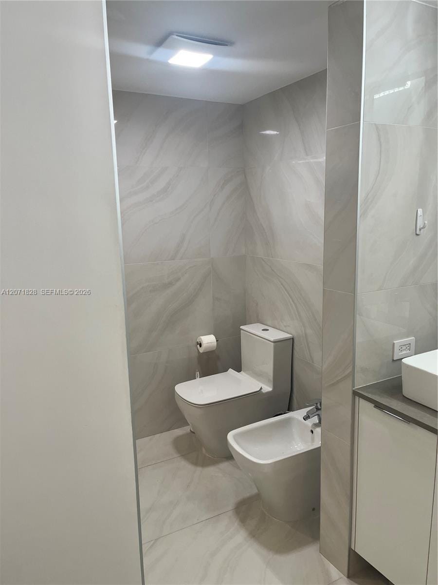 20191 E Country Club Drive 503 — photo 1