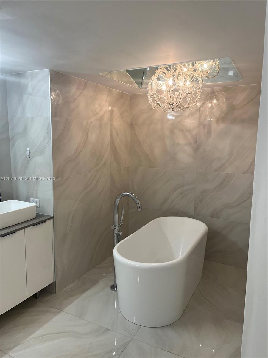 20191 E Country Club Drive 503 — photo 7