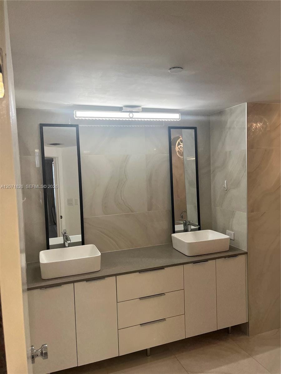 20191 E Country Club Drive 503 — photo 8