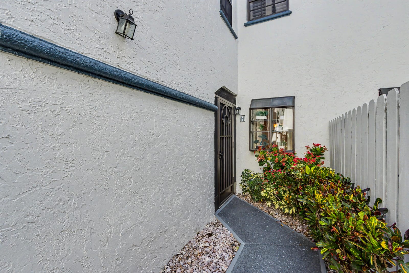 5136 FLORIA Drive H — photo 2