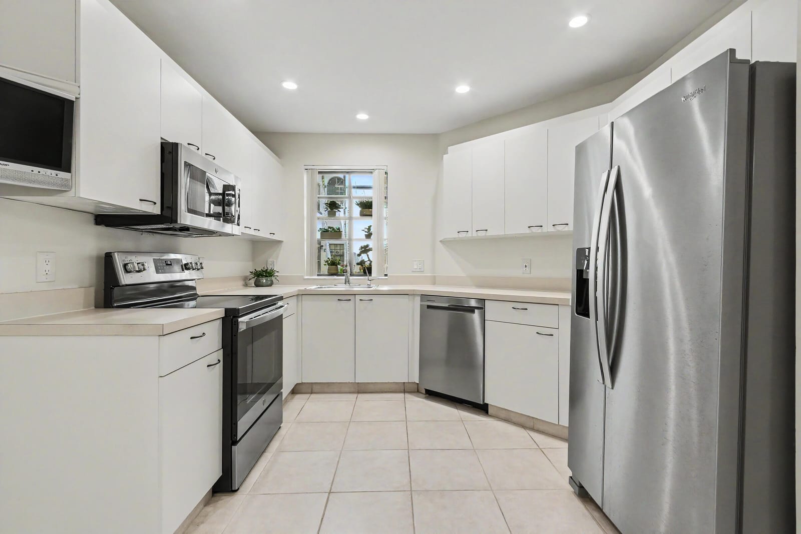 5136 FLORIA Drive H — photo 6