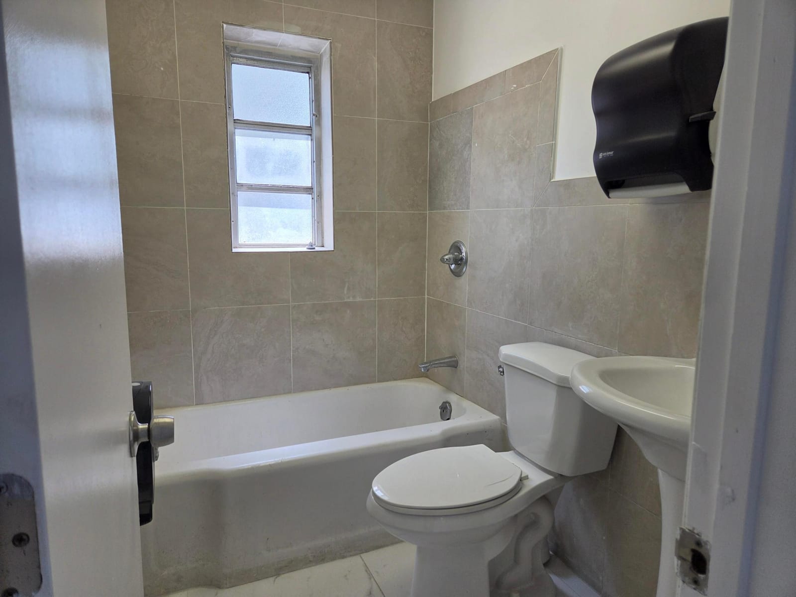 1100 NE 23RD Drive — photo 9