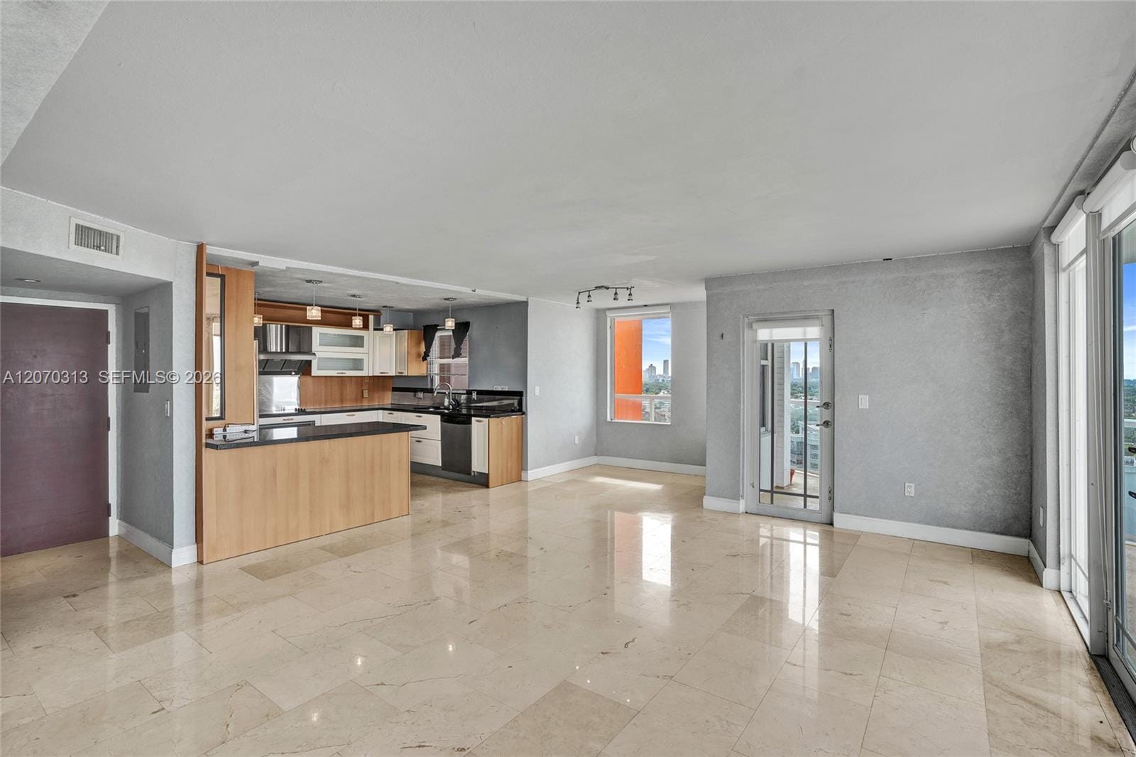 1351 NE Miami Gardens Drive PH15E — photo 4