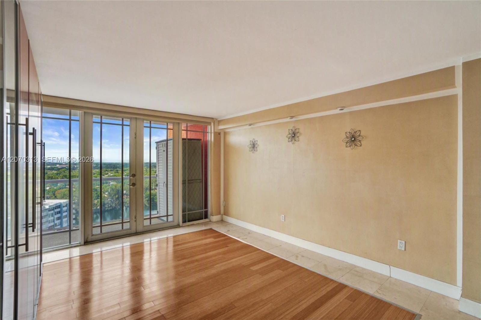 1351 NE Miami Gardens Drive PH15E — photo 8