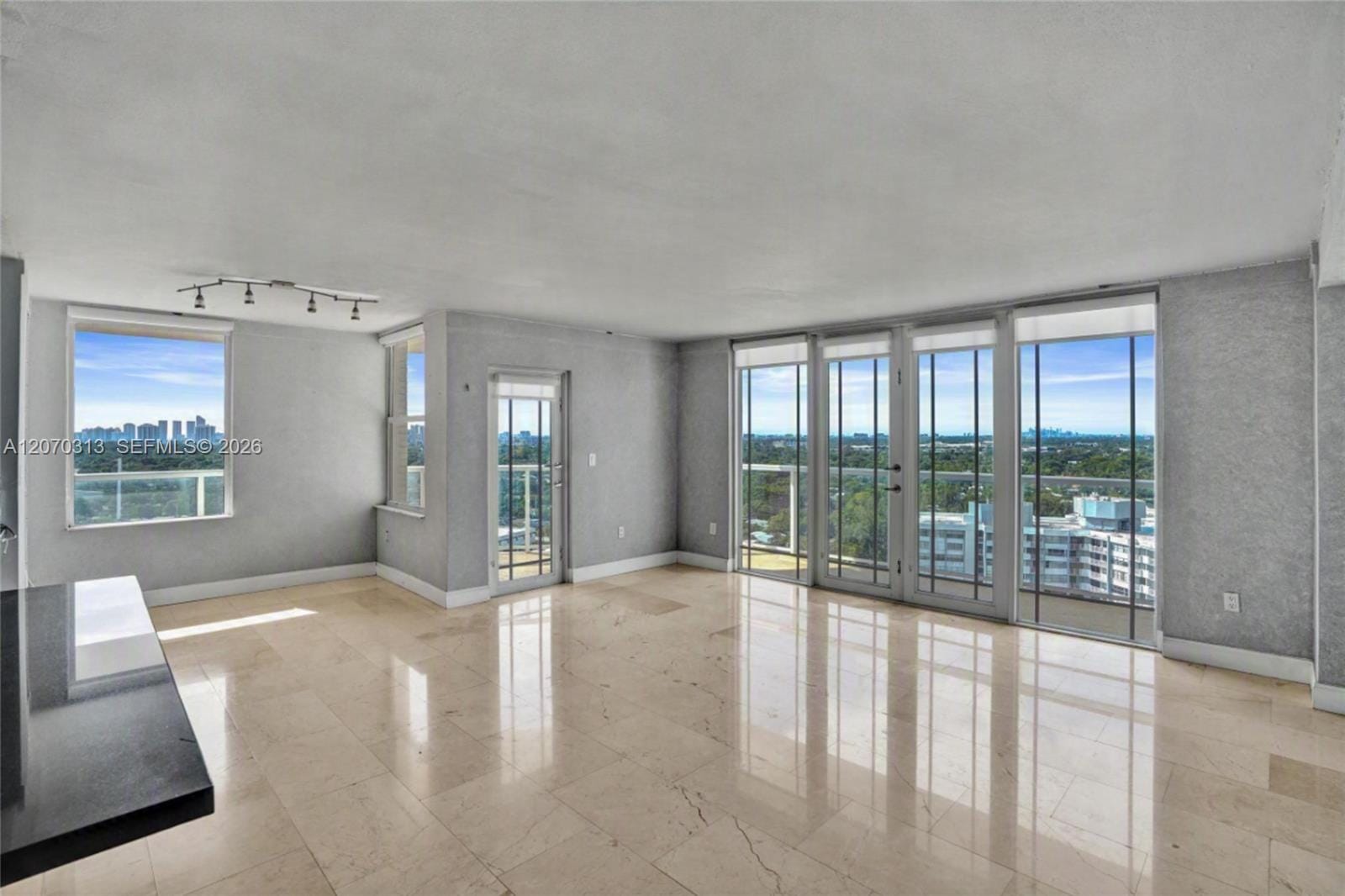 1351 NE Miami Gardens Drive PH15E