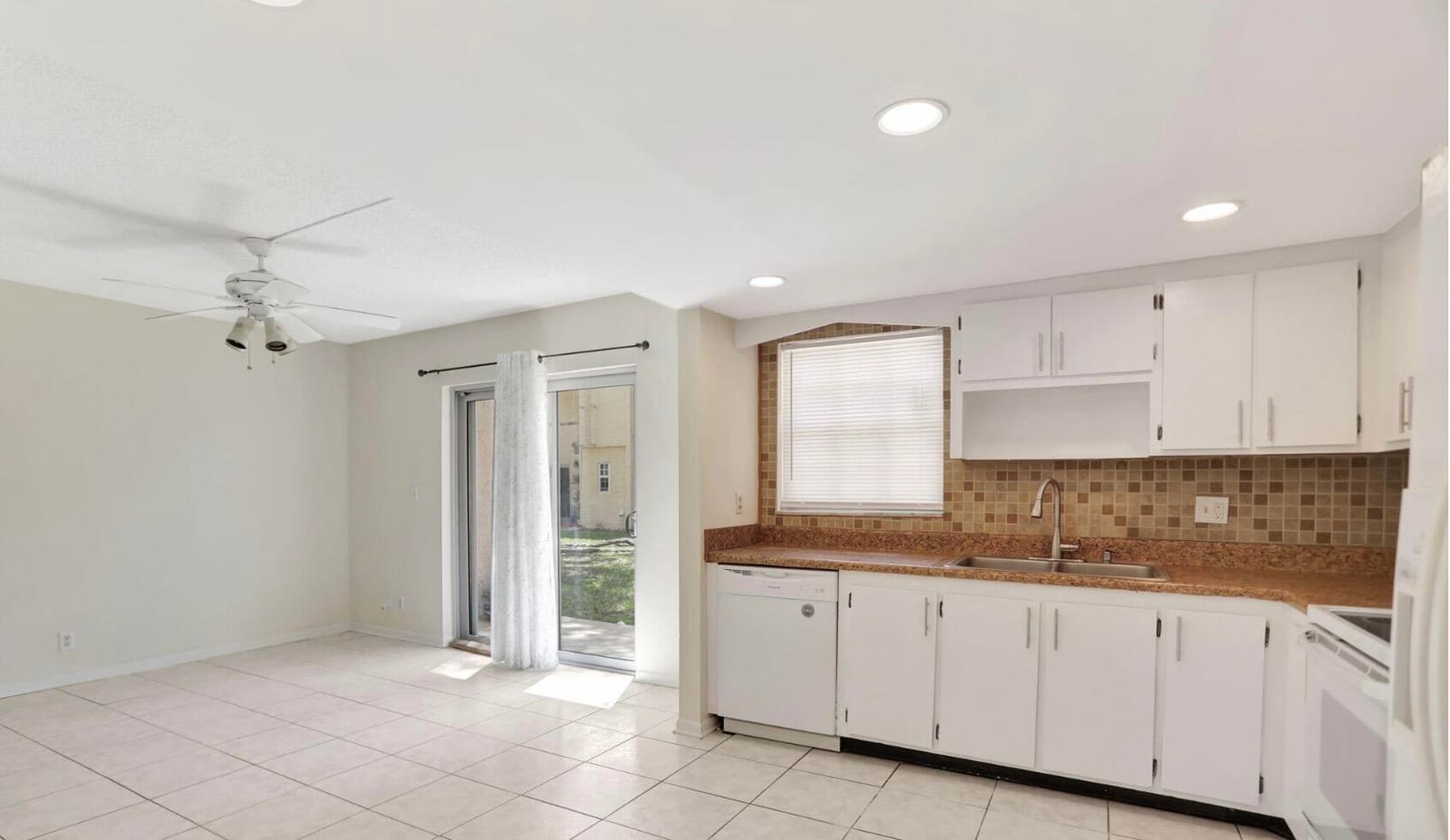 3056 Riverside Drive c6 — photo 11