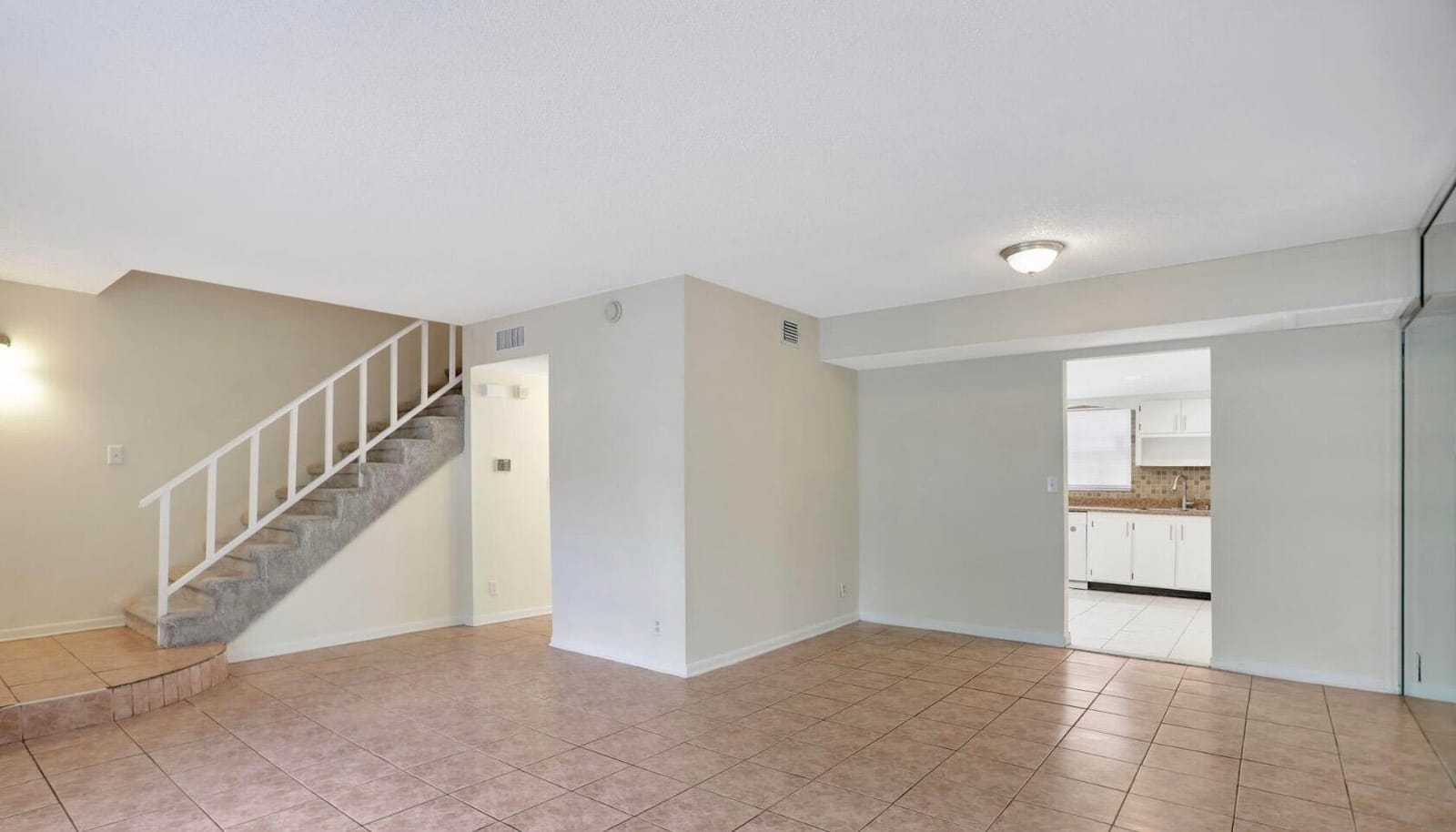 3056 Riverside Drive c6 — photo 5
