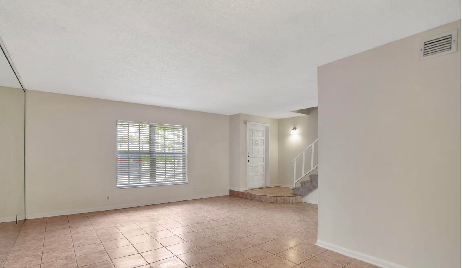 3056 Riverside Drive c6 — photo 6