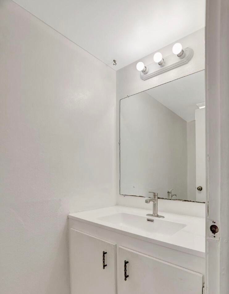 3056 Riverside Drive c6 — photo 8