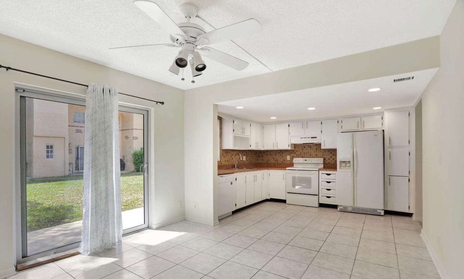 3056 Riverside Drive c6 — photo 10