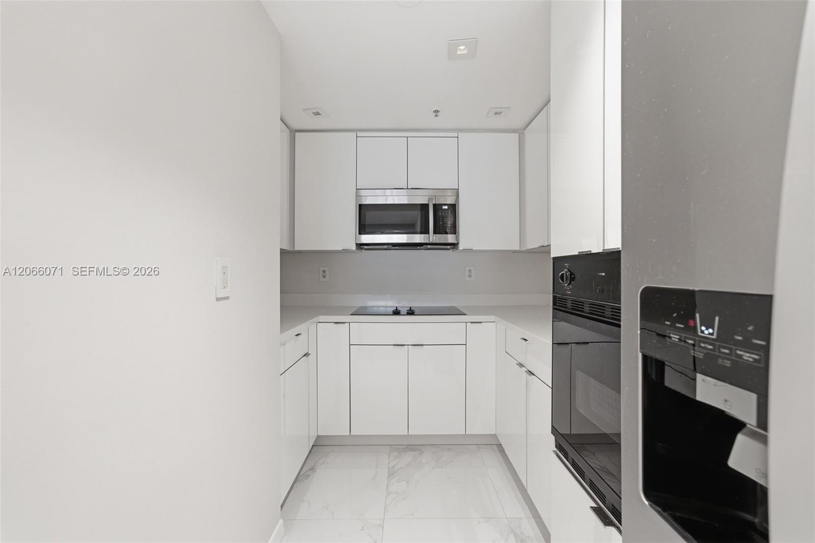 185 SE 14th Terrace 1010 — photo 11