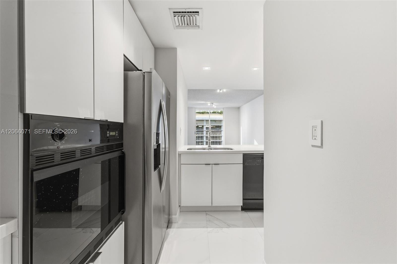 185 SE 14th Terrace 1010 — photo 12