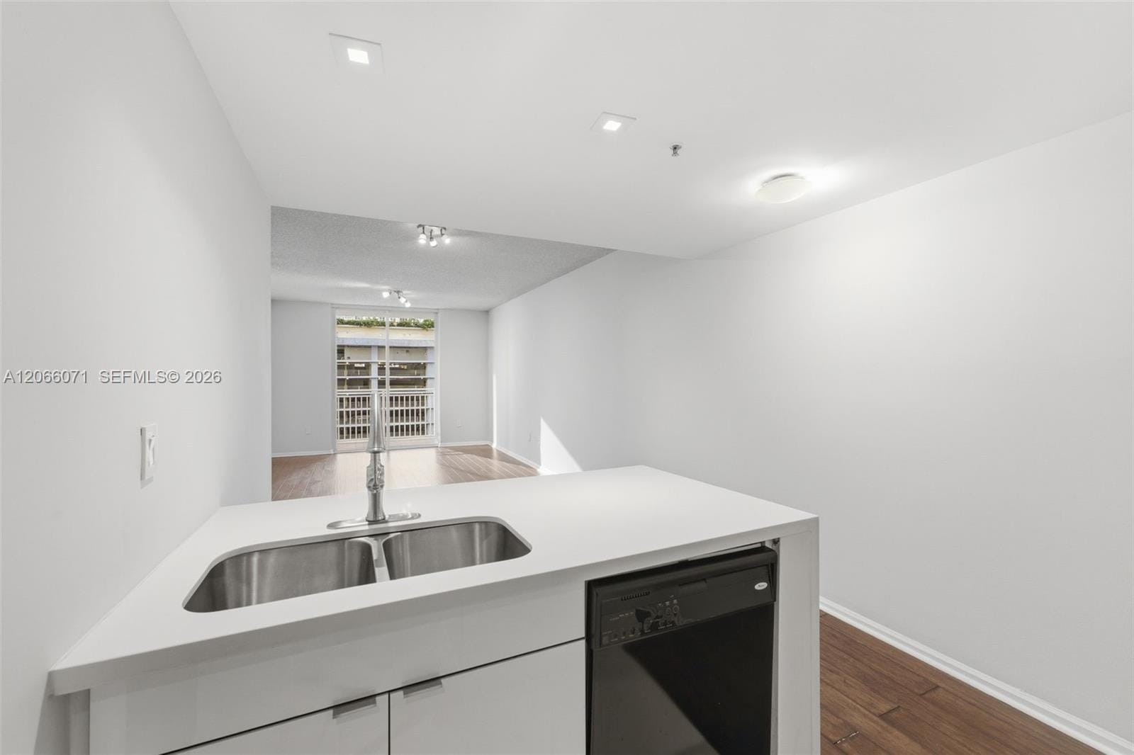 185 SE 14th Terrace 1010, Miami, FL 33131 photo 13