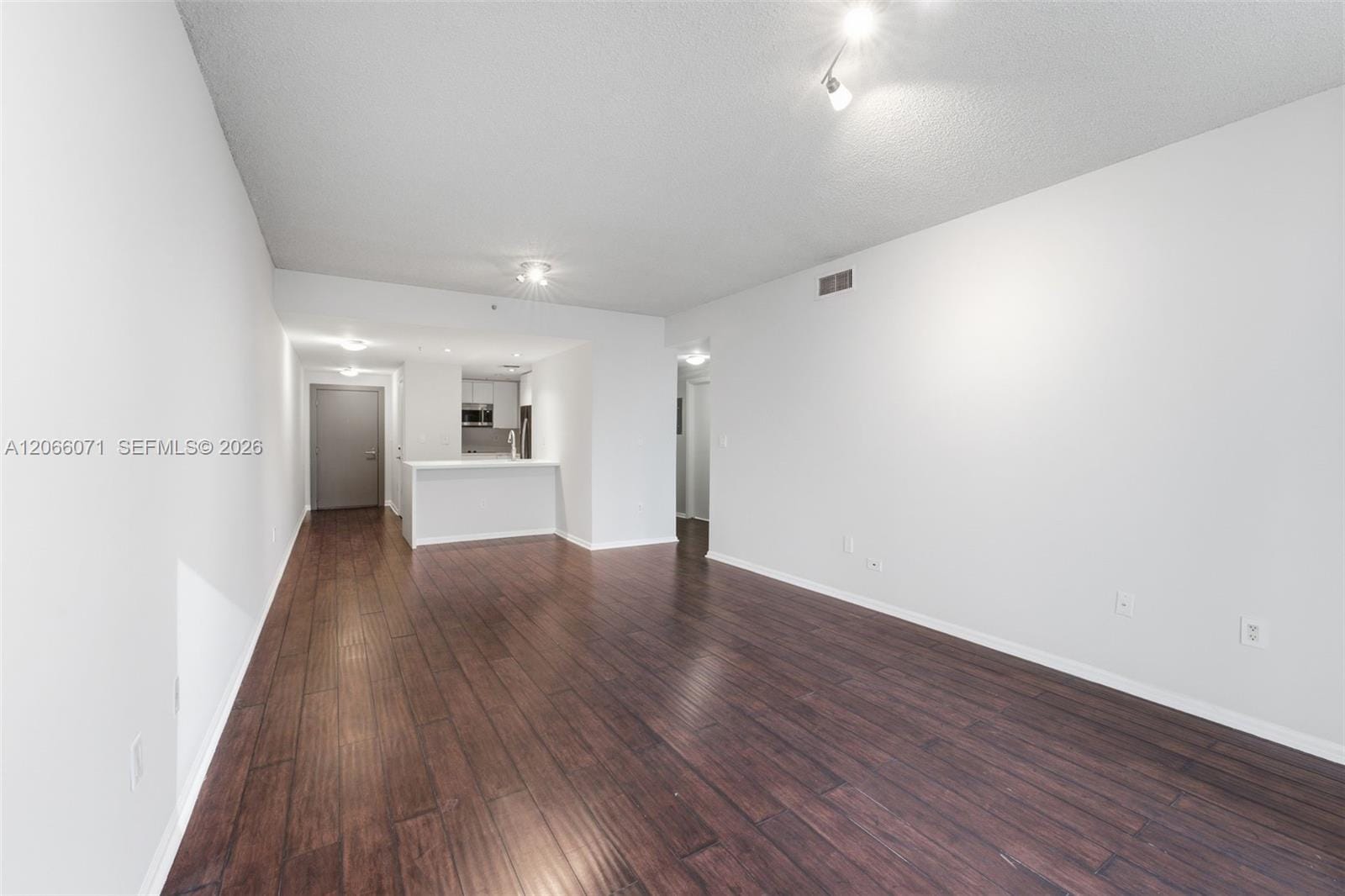 185 SE 14th Terrace 1010 — photo 5