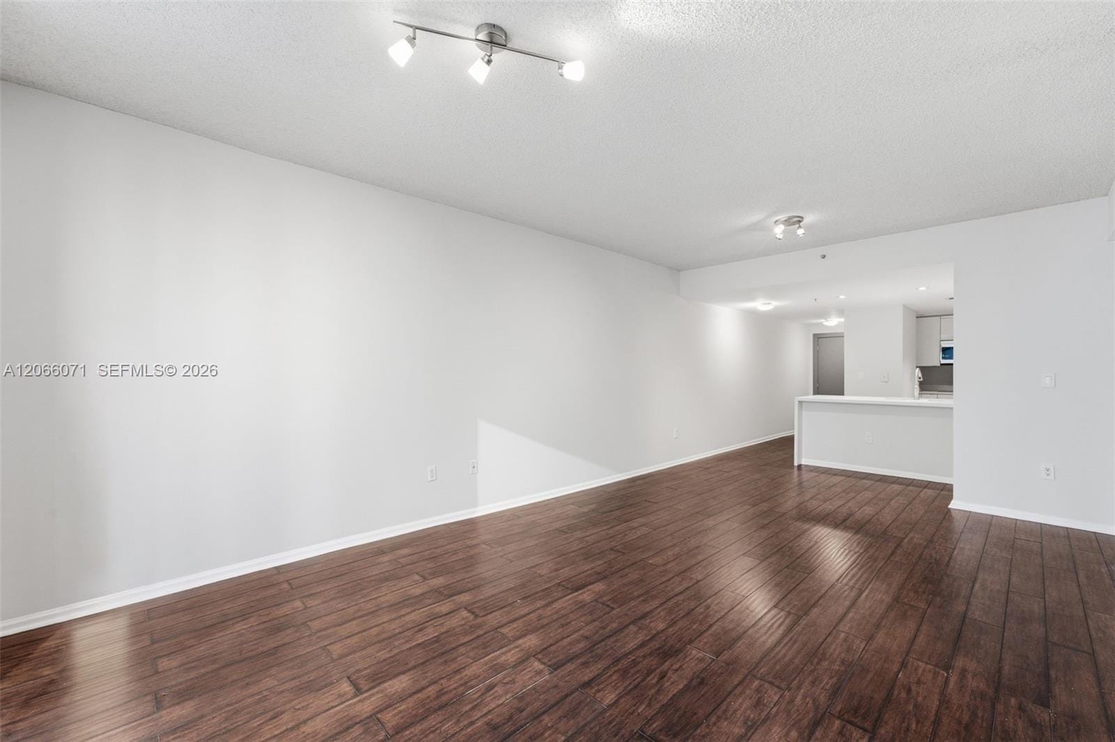 185 SE 14th Terrace 1010 — photo 7