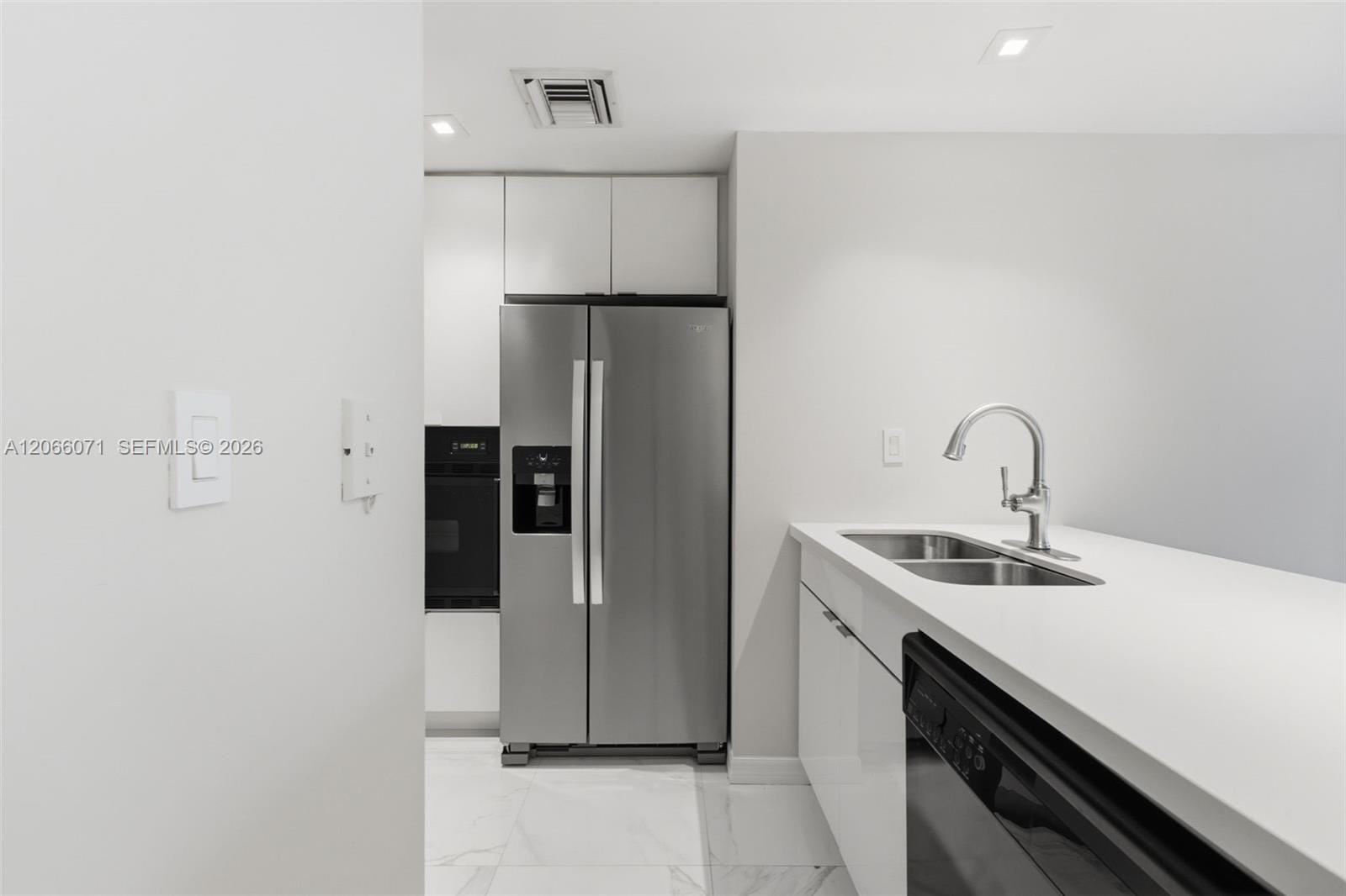 185 SE 14th Terrace 1010 — photo 10