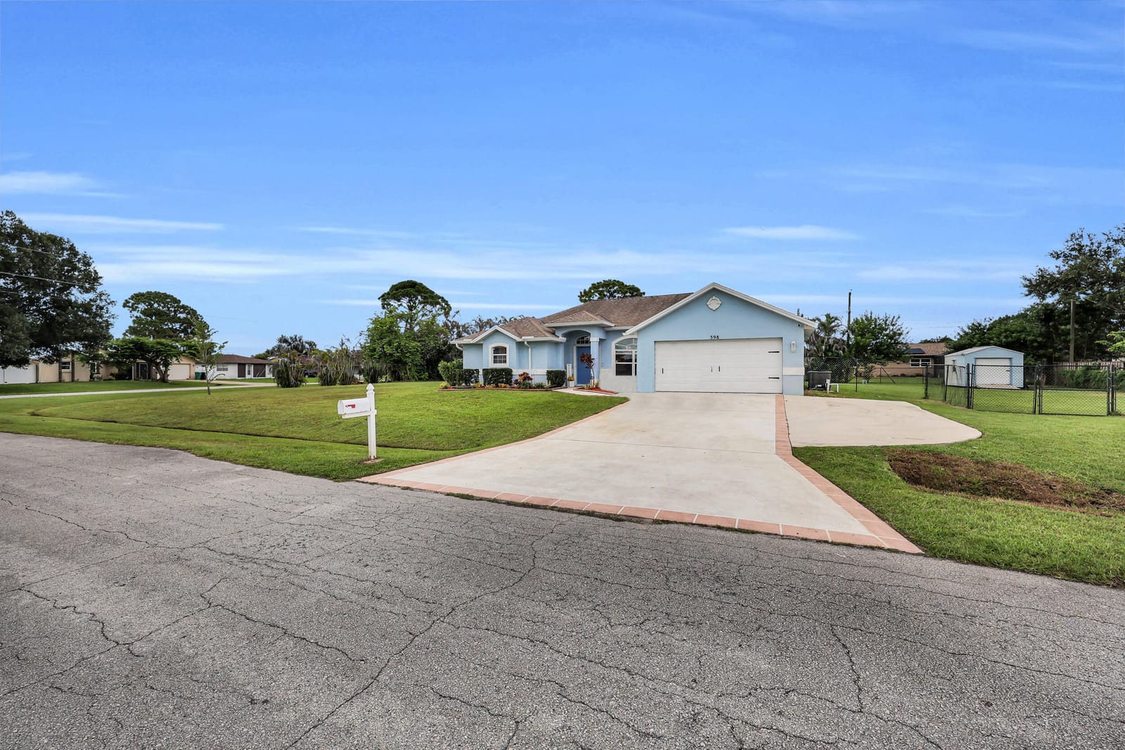 398 SE Bayview Terrace, Port St. Lucie, FL 34983 photo 2