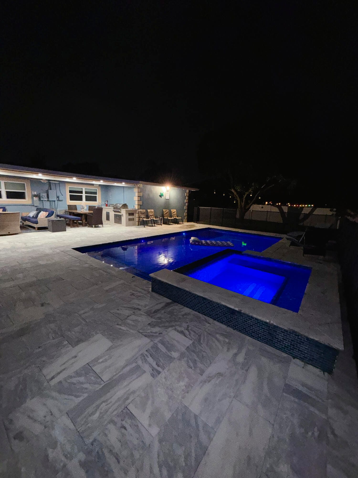 631 NW 39th Street — photo 3