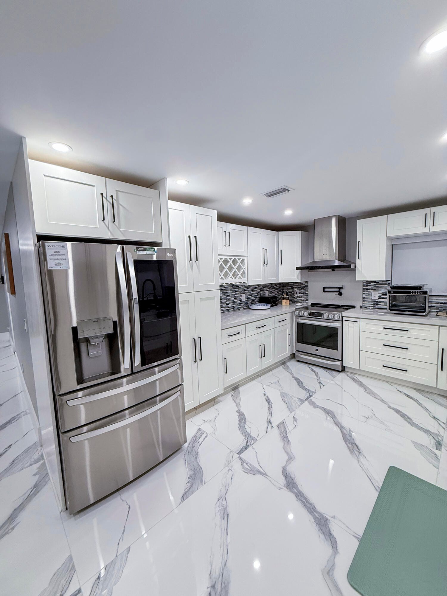 631 NW 39th Street — photo 8