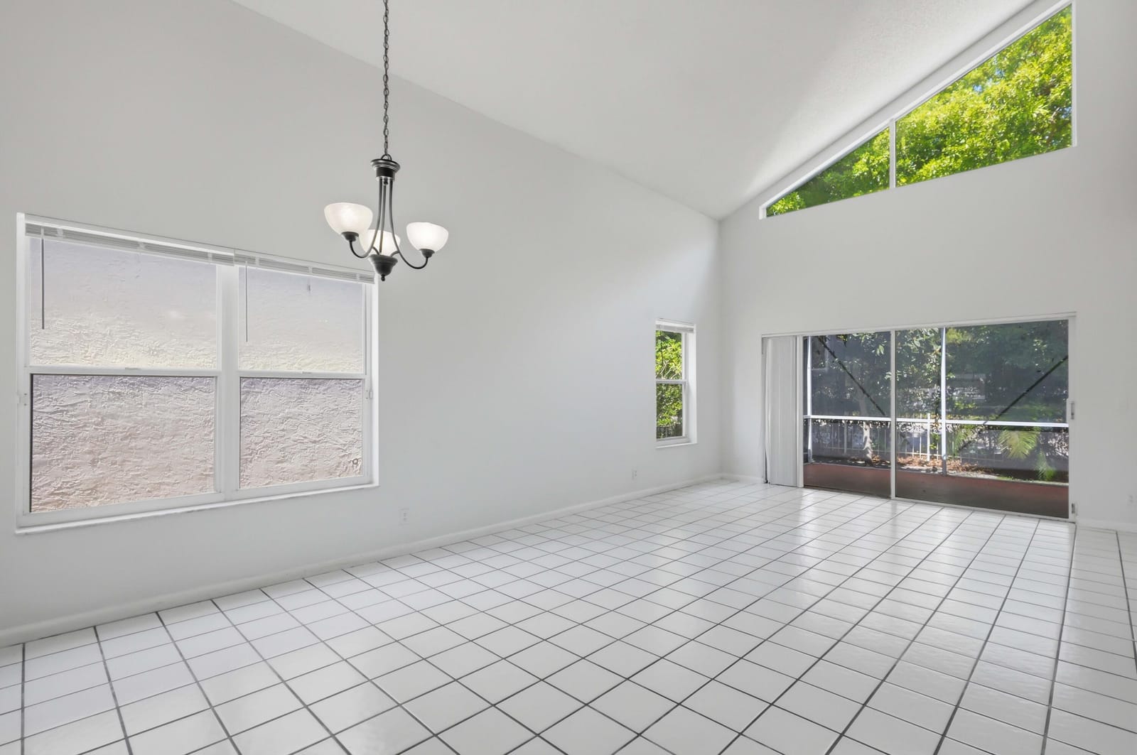 9516 NW 8TH Circle — photo 4