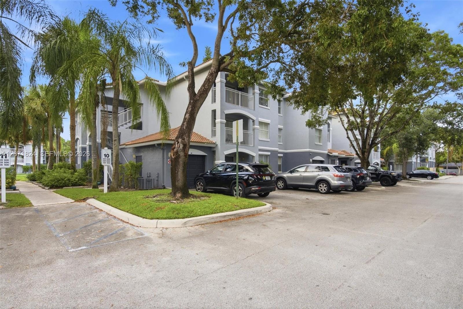 9615 NW 1st Court 302, Pembroke Pines, FL 33024