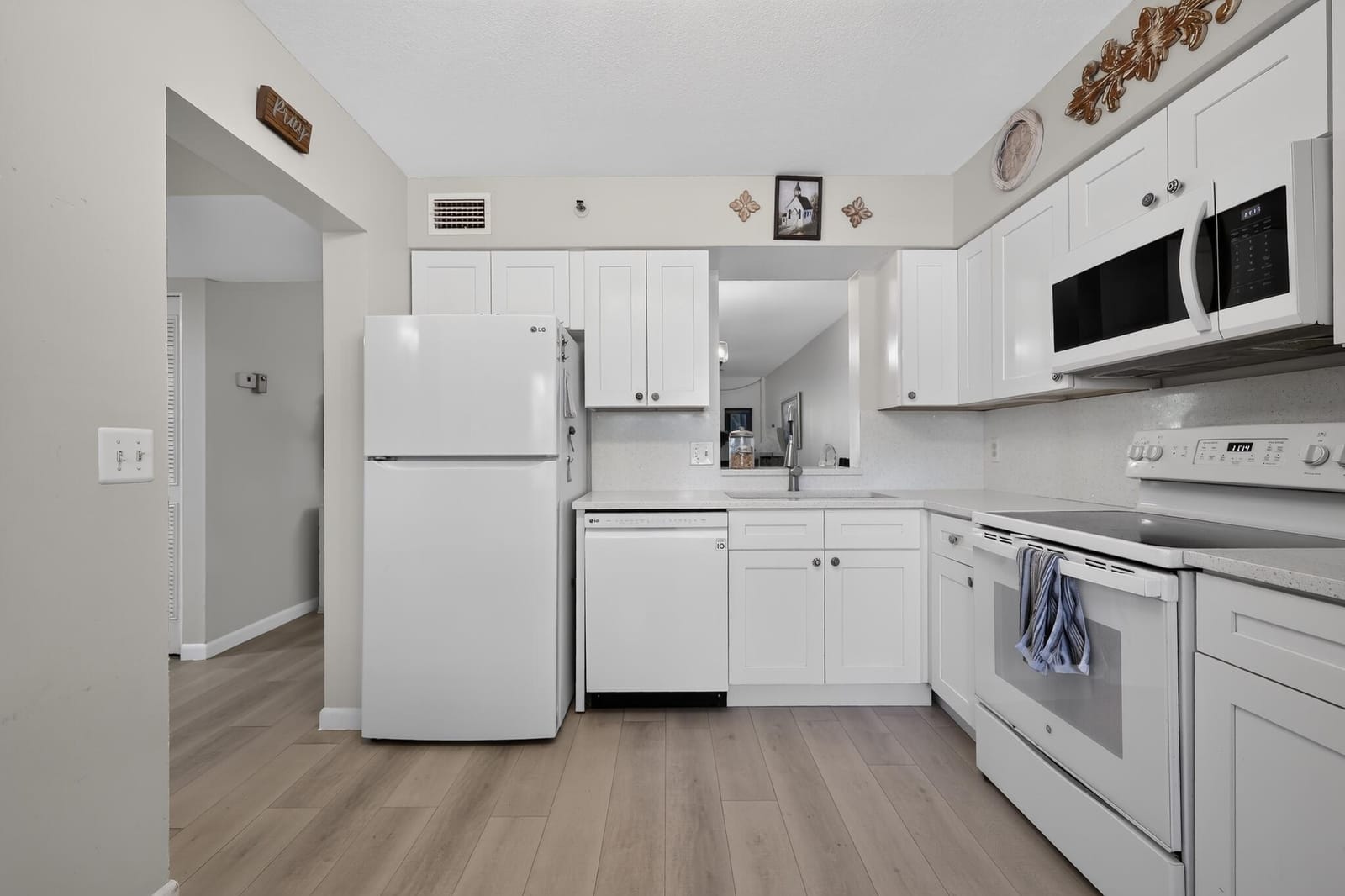 14527 BONAIRE Boulevard 103 — photo 11