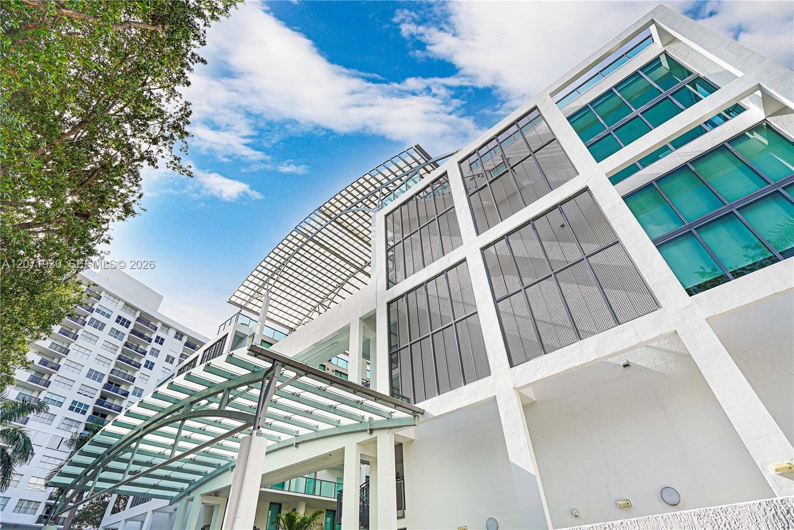 6000 Collins Avenue 336 — photo 2