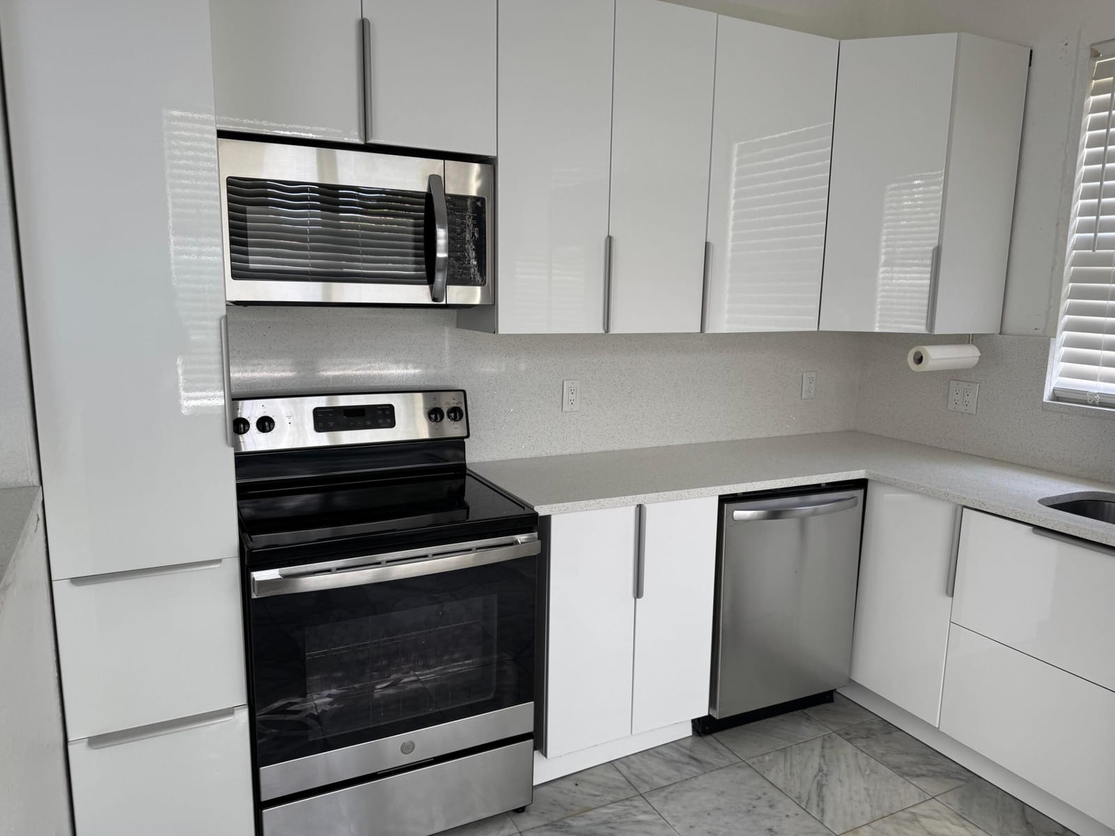 4106 NE 22ND Court — photo 2