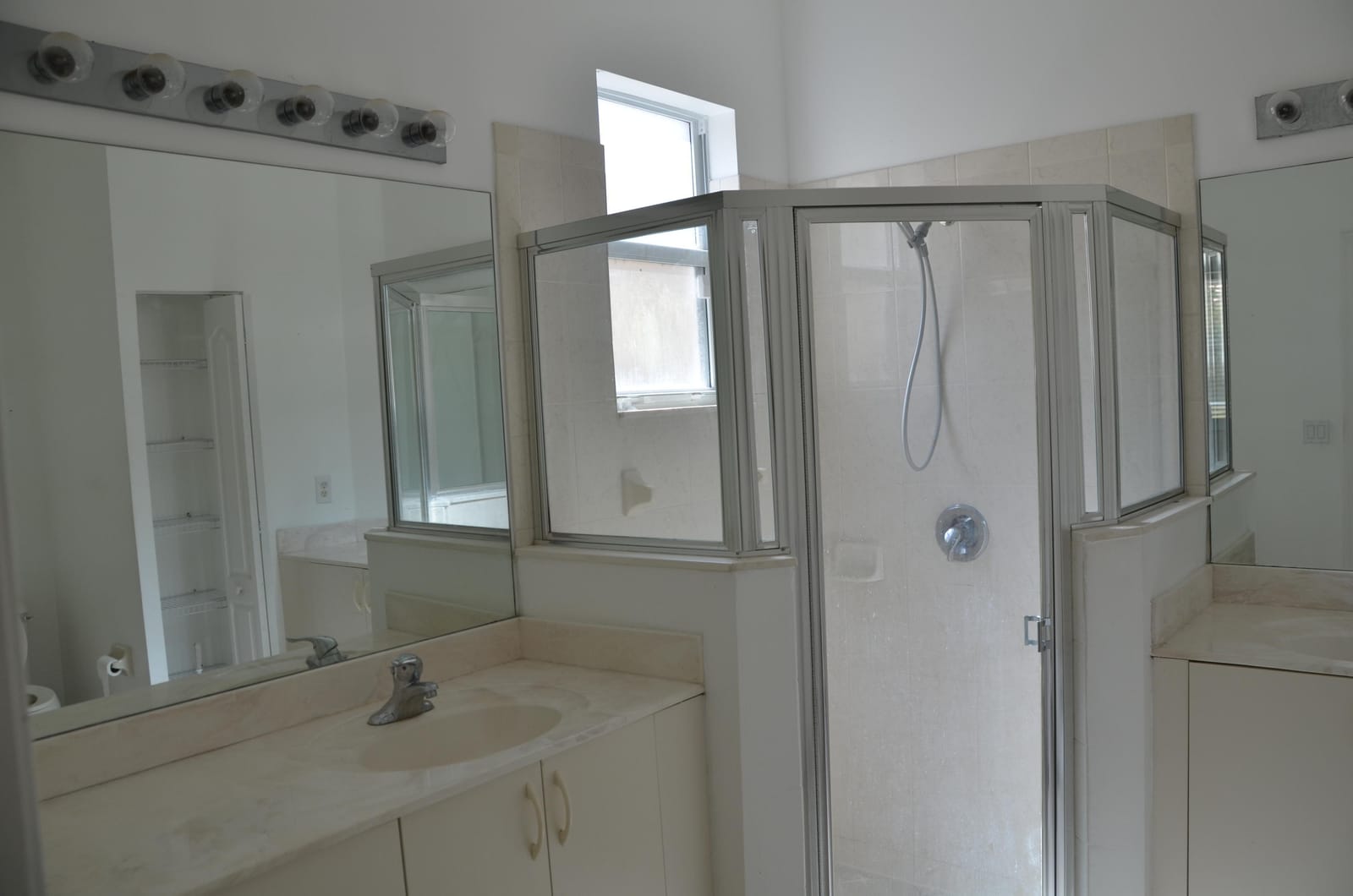 4106 NE 22ND Court — photo 6