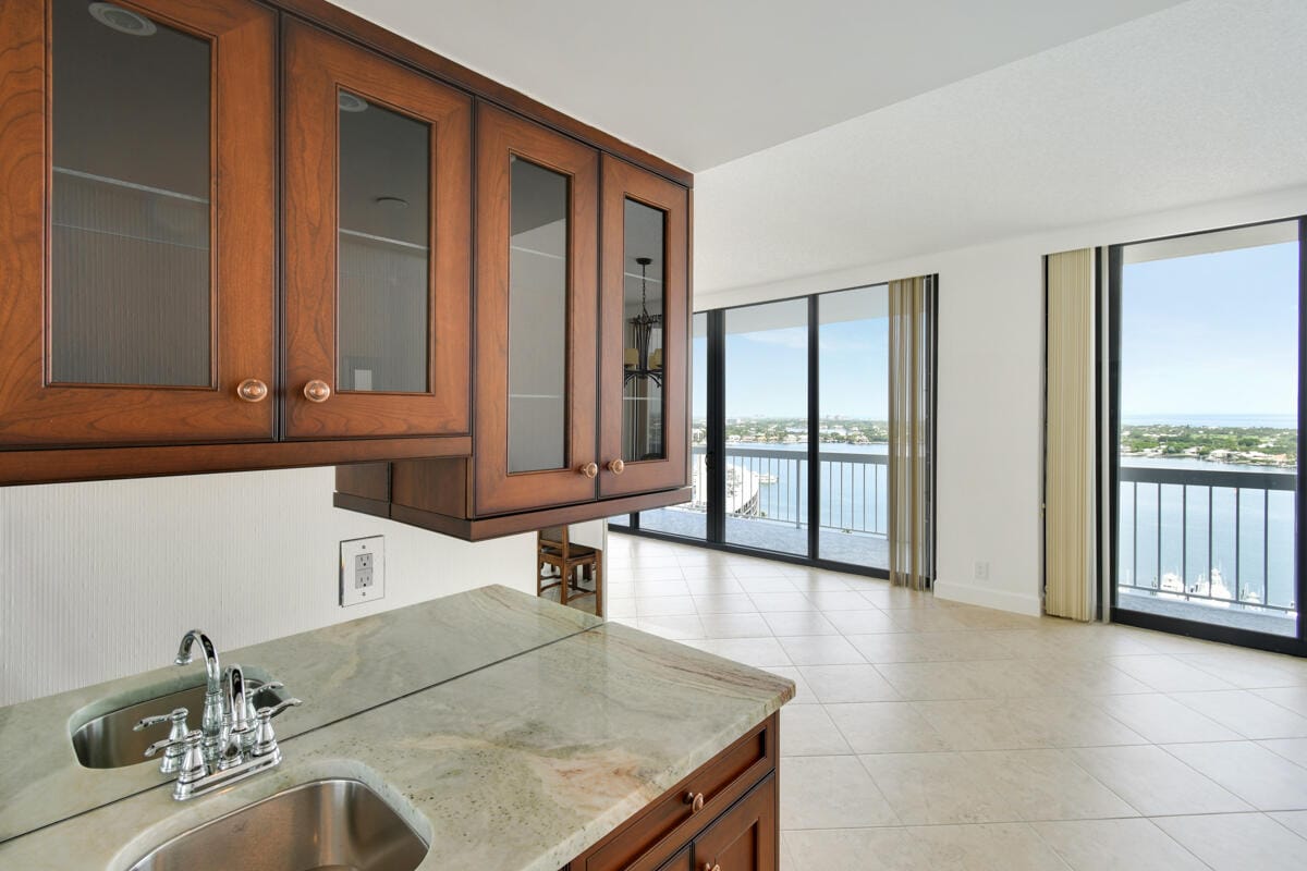 123 LAKESHORE Drive PH45 — photo 11