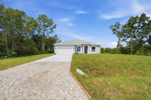 8435 96TH Avenue, Vero Beach, FL 32967