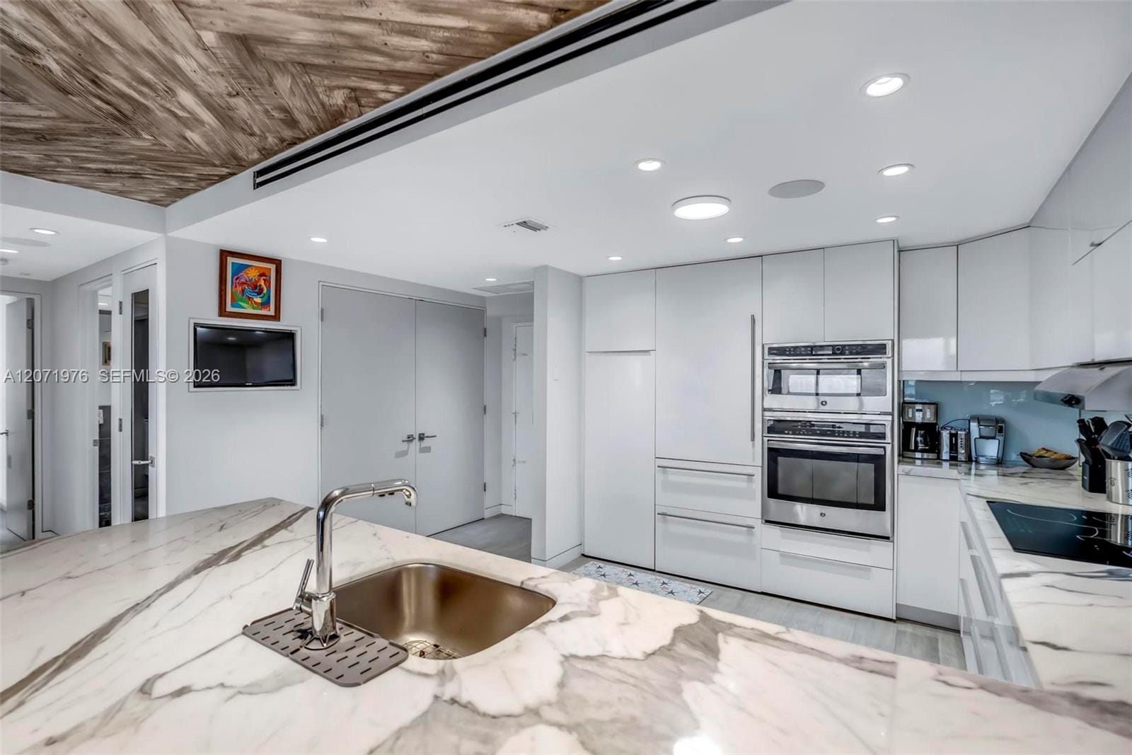 5600 Collins Avenue 11S — photo 10