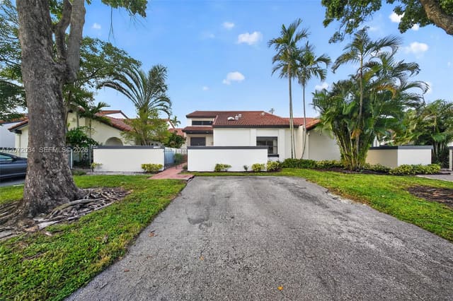 6637 NW 181st Lane, Hialeah, FL 33015