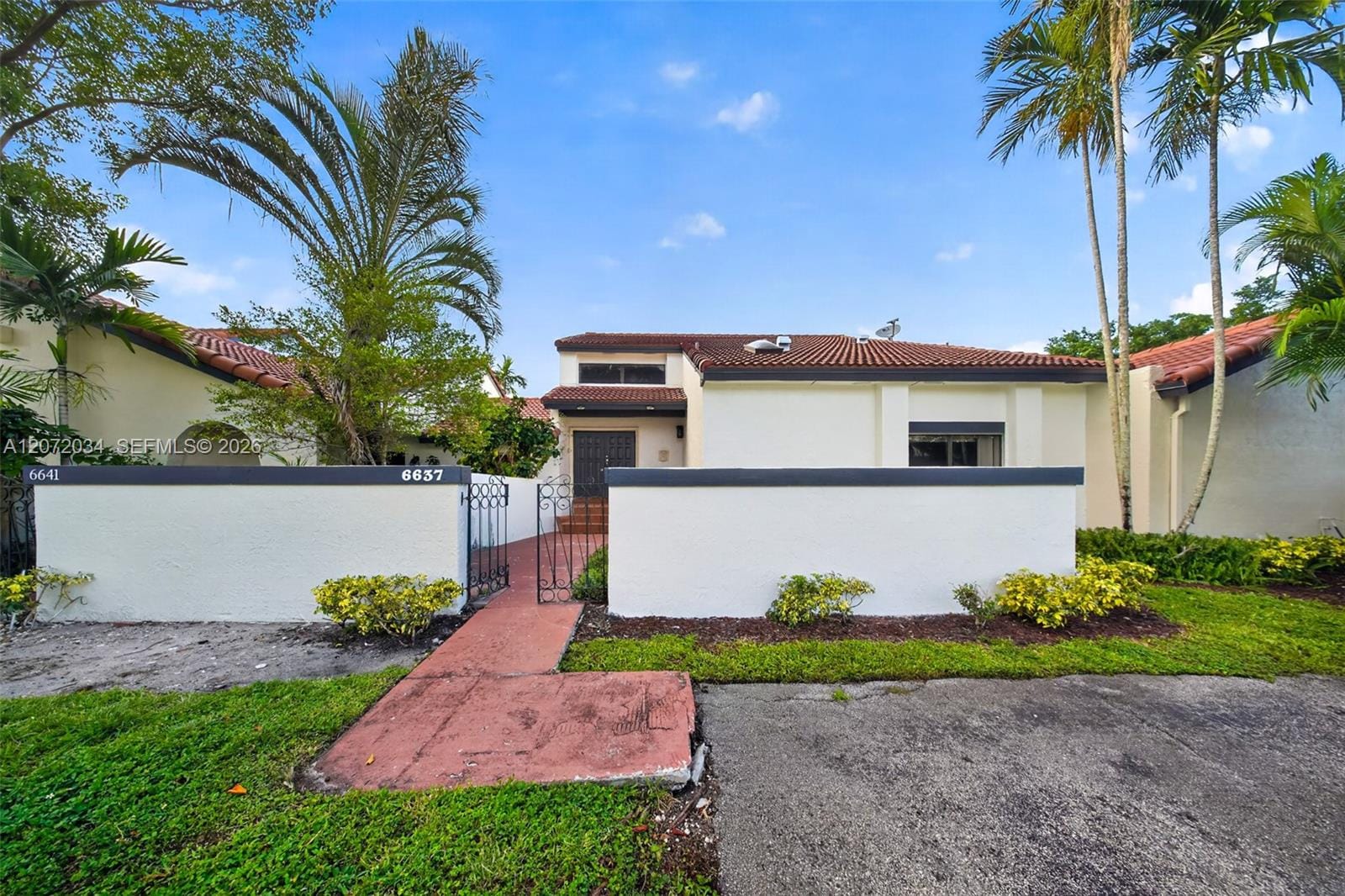 6637 NW 181st Lane, Hialeah, FL 33015 photo 2