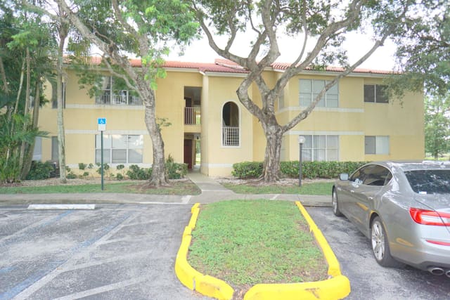 12620 VISTA ISLES Drive 1025, Sunrise, FL 33325