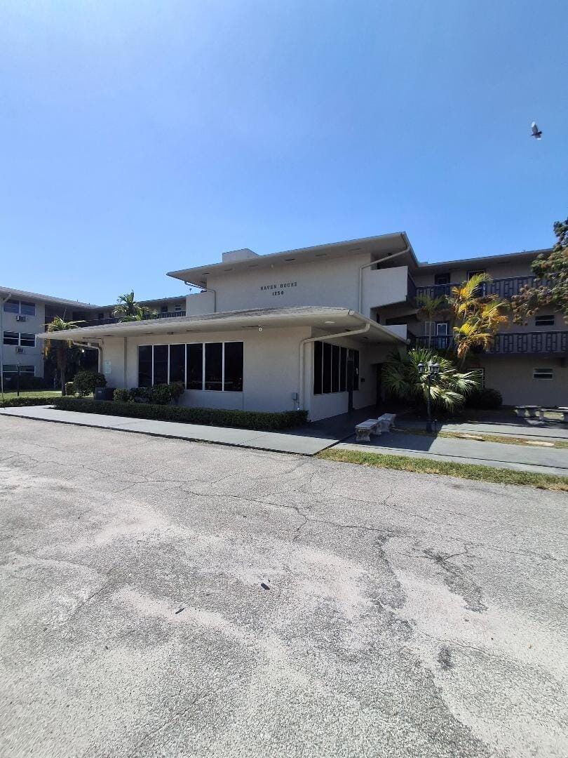 1250 E SAMPLE Road 303, Pompano Beach, FL 33064