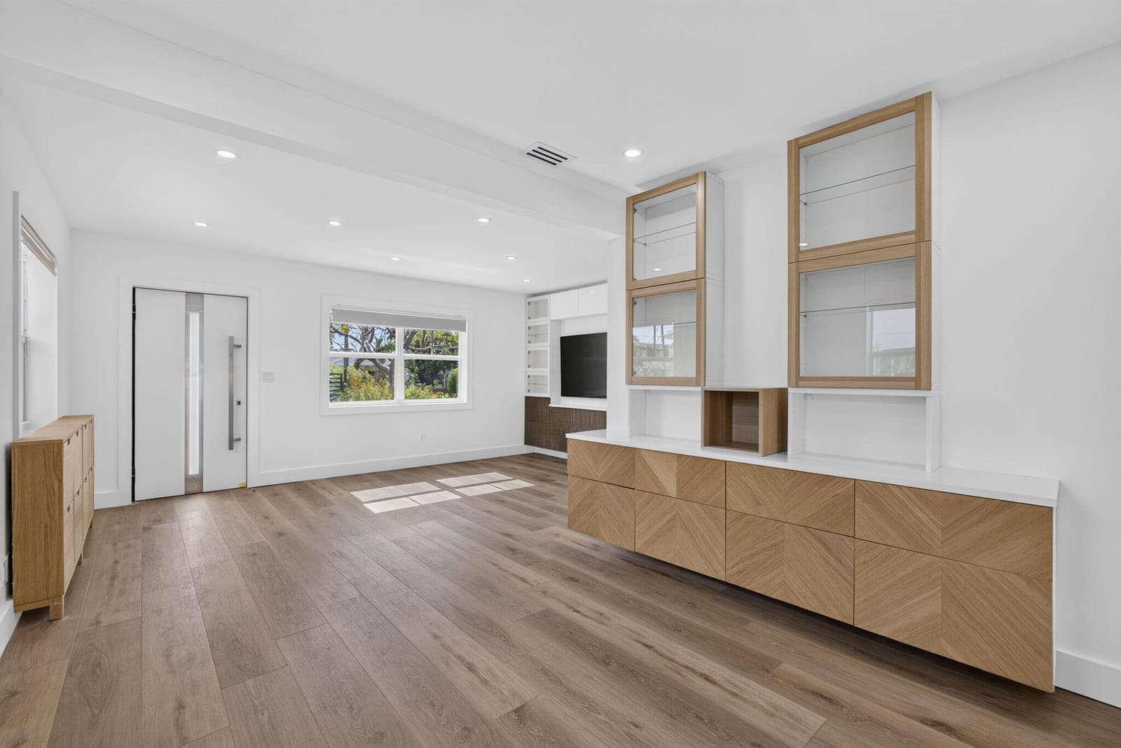 1309 N PALMWAY — photo 11