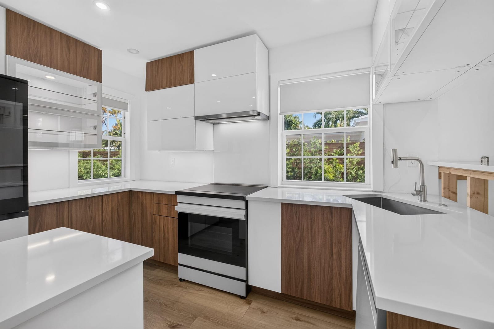 1309 N PALMWAY — photo 4