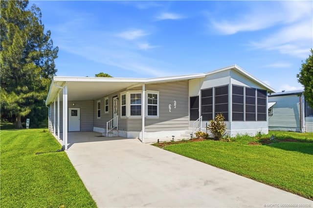 2917 Fiddlewood Circle, sold in Savanna Club, Port St. Lucie, FL
