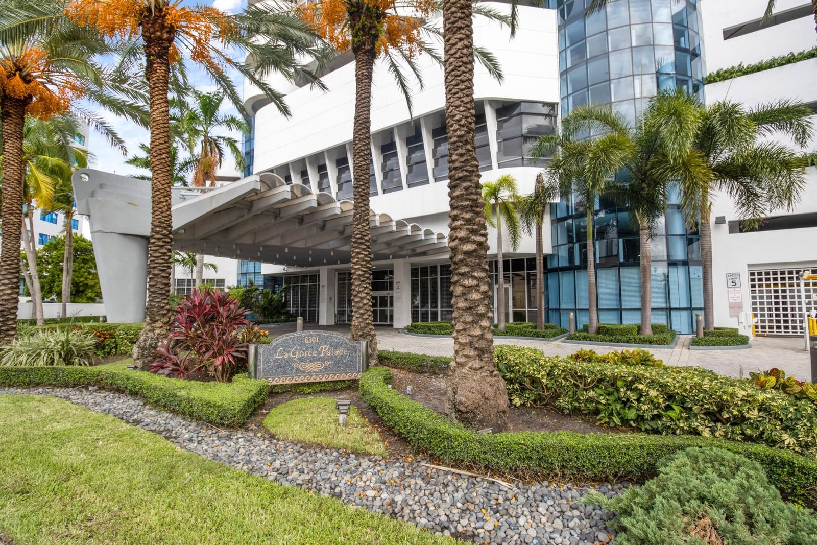 6301 COLLINS Avenue 2603 — photo 4
