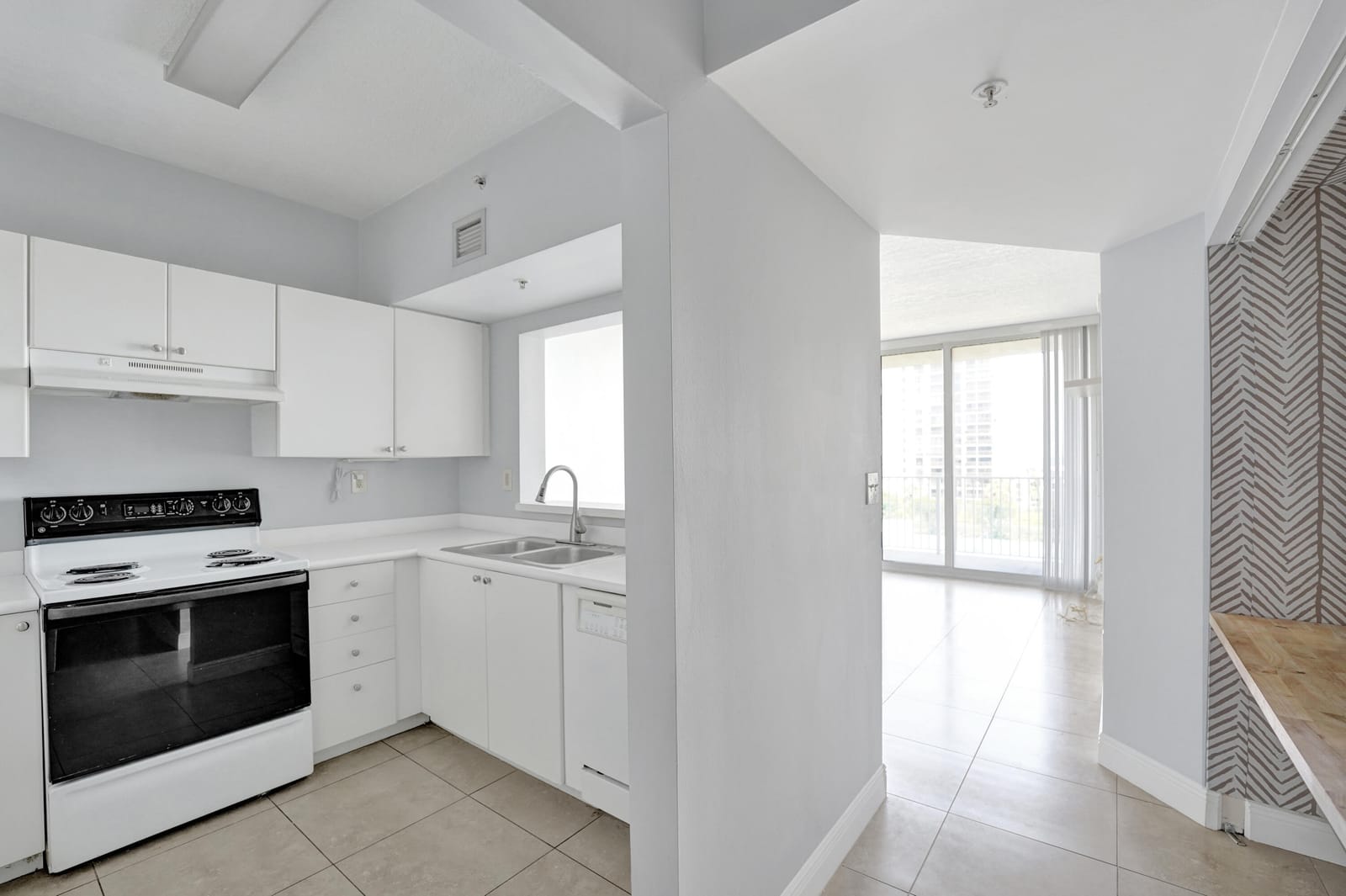 3020 NE 32ND Avenue 807 — photo 7