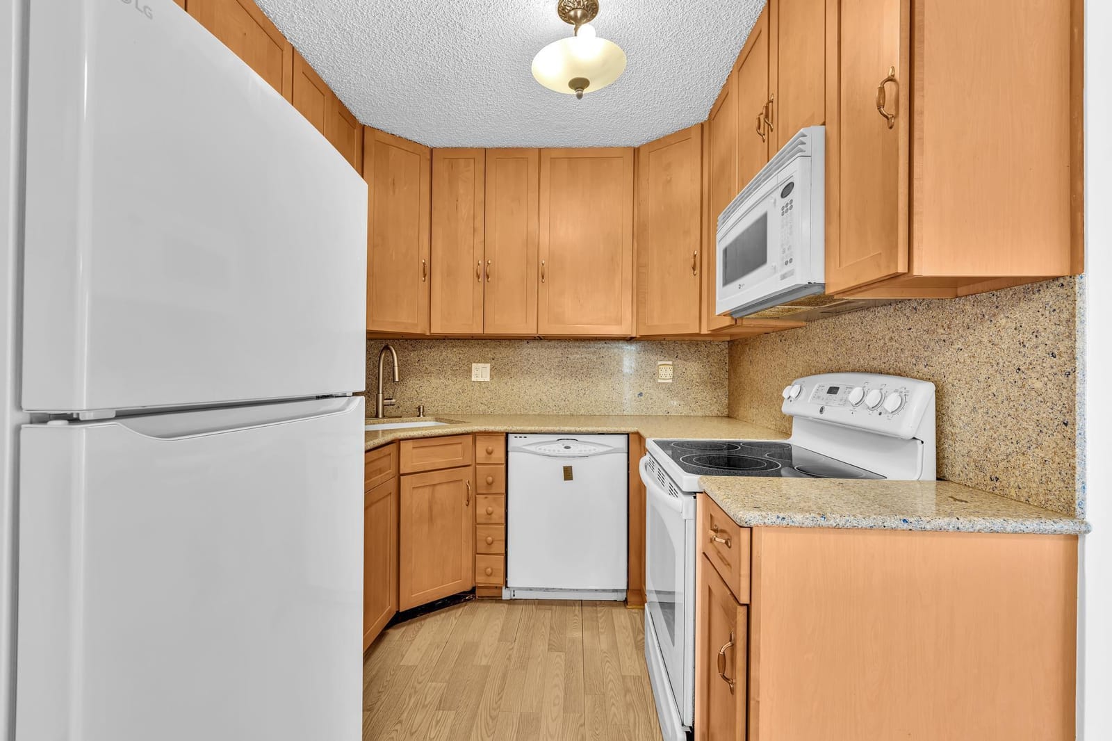 10701 W CLAIRMONT Circle 109, Tamarac, FL 33321 photo 3