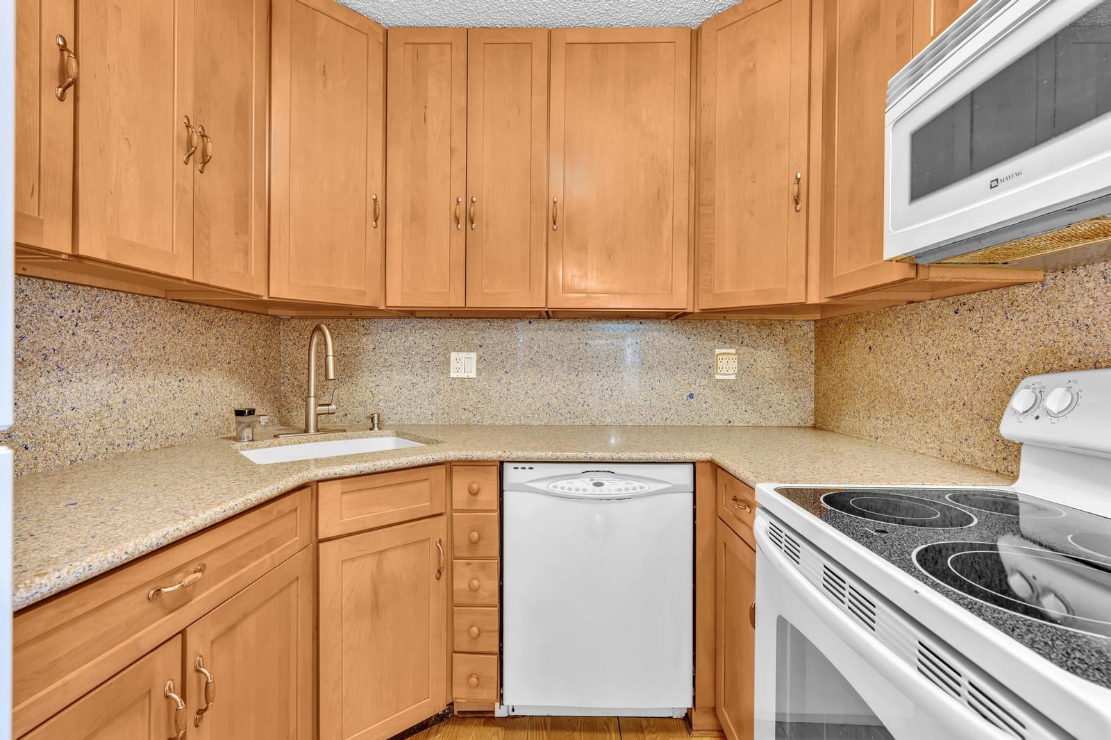 10701 W CLAIRMONT Circle 109, Tamarac, FL 33321 photo 7