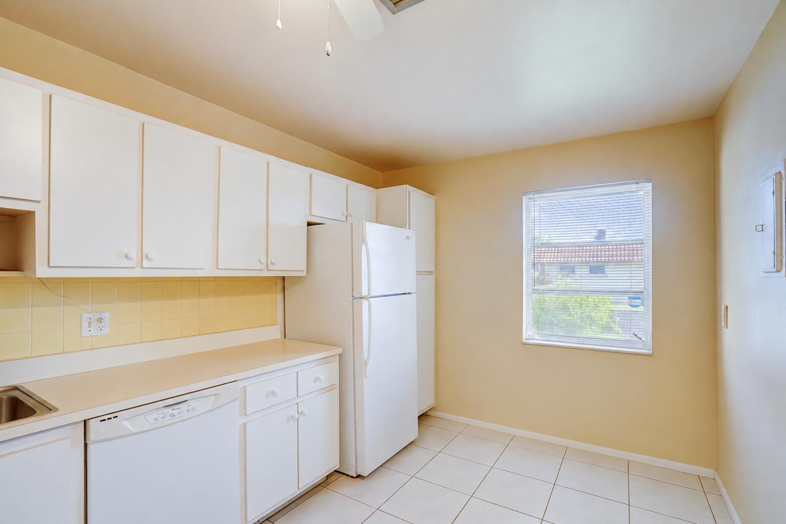 5780 FERNLEY Drive W 144 — photo 4