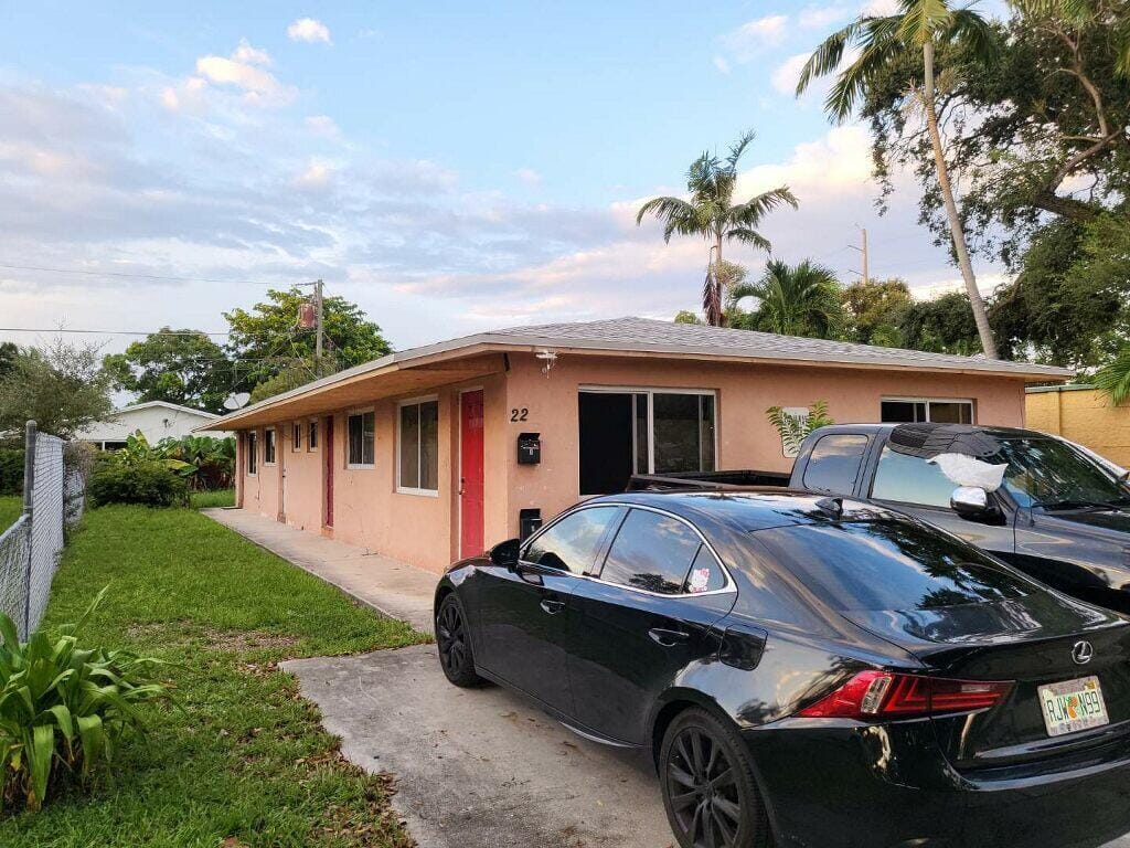 22 SW 9TH Street 1-2, Hallandale Beach, FL 33009