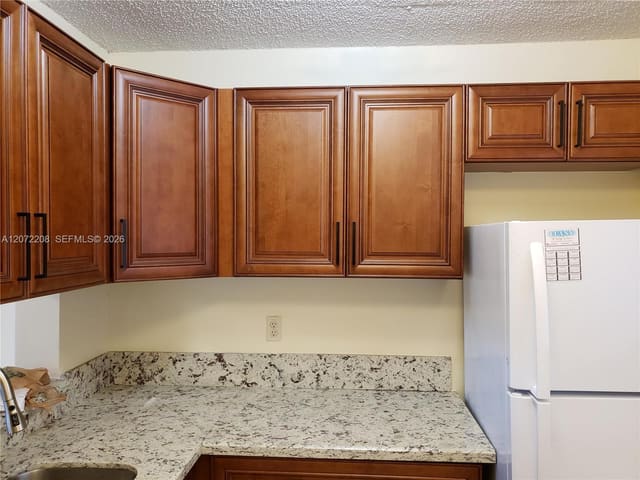 8625 NW 8th Street 422, Miami, FL 33126