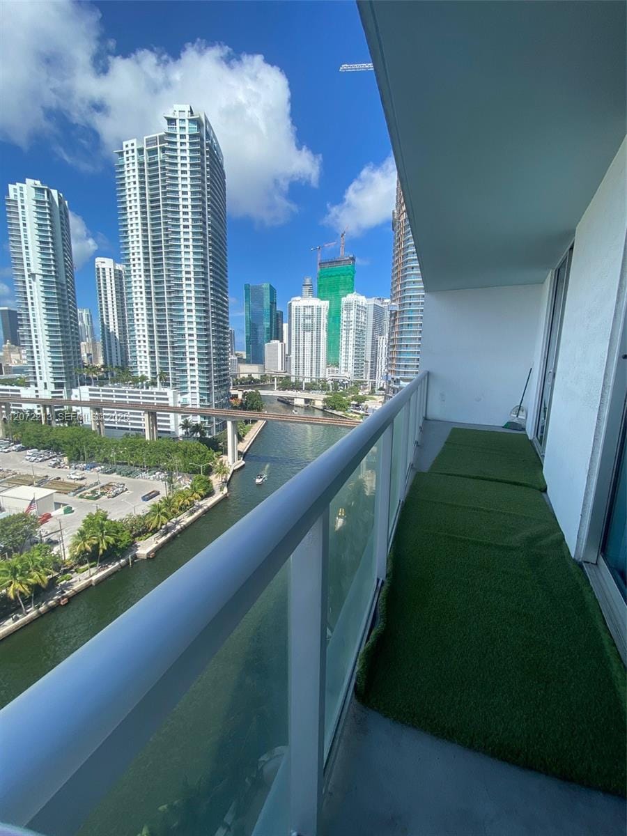 185 SW 7th Street 1607 — photo 9