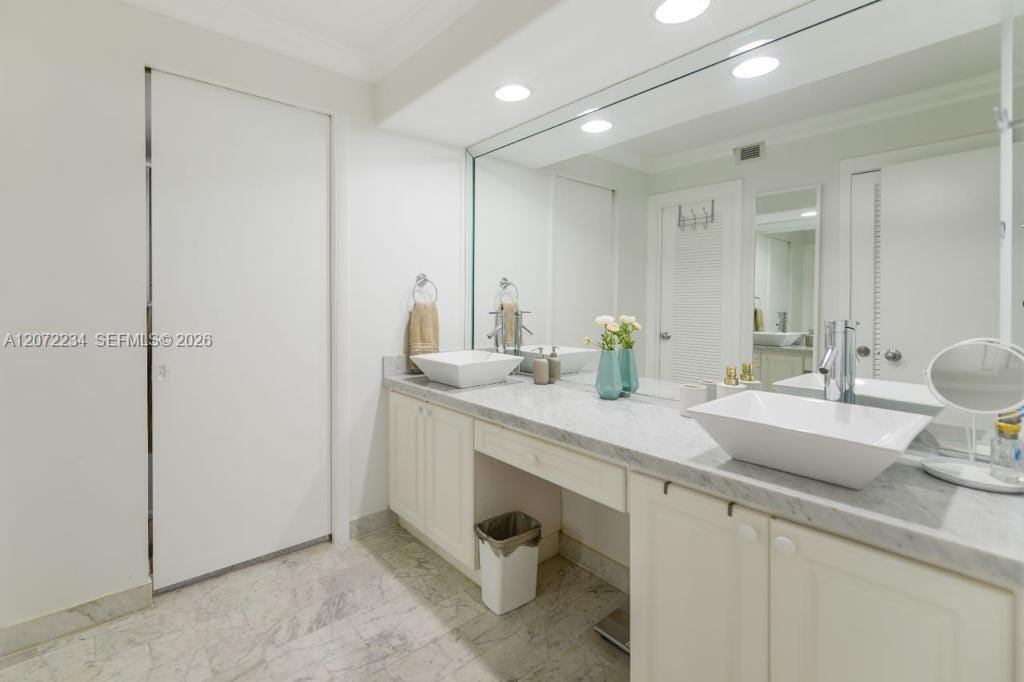 1121 Crandon Boulevard D206 — photo 12