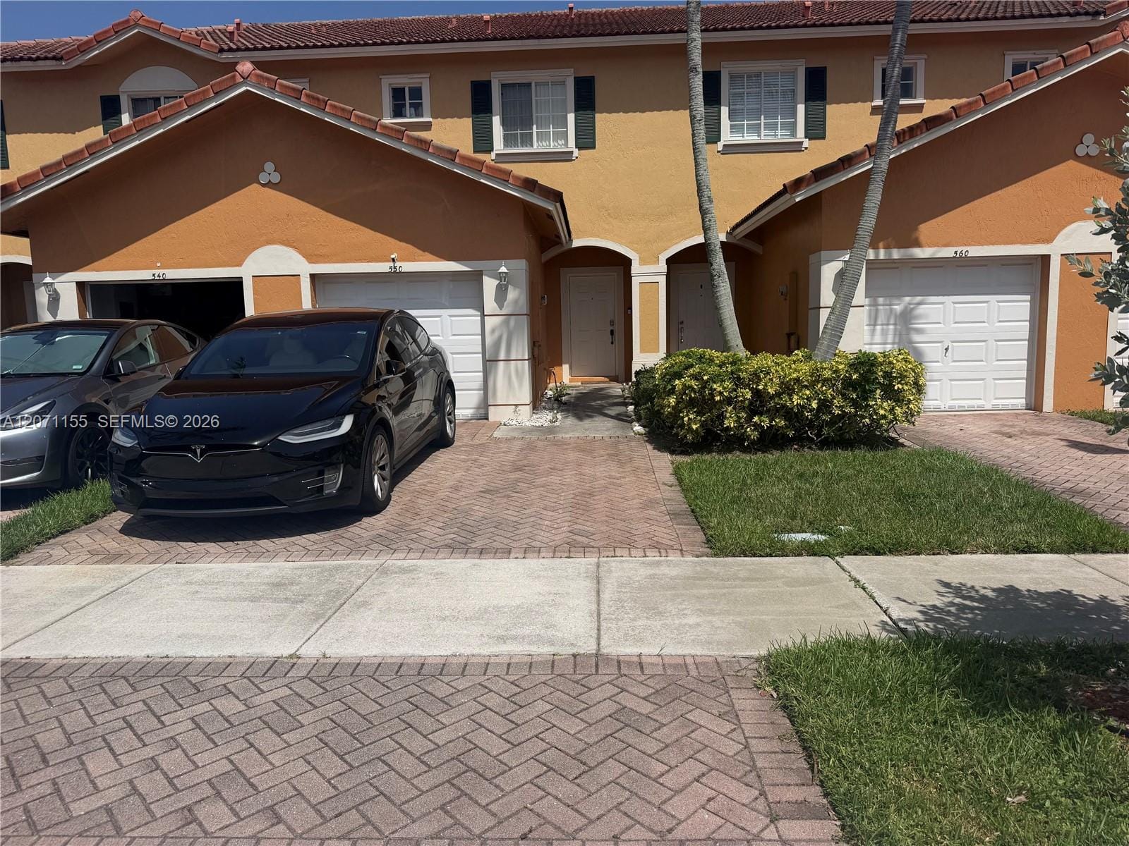 550 Saint Tropez Lane — photo 2