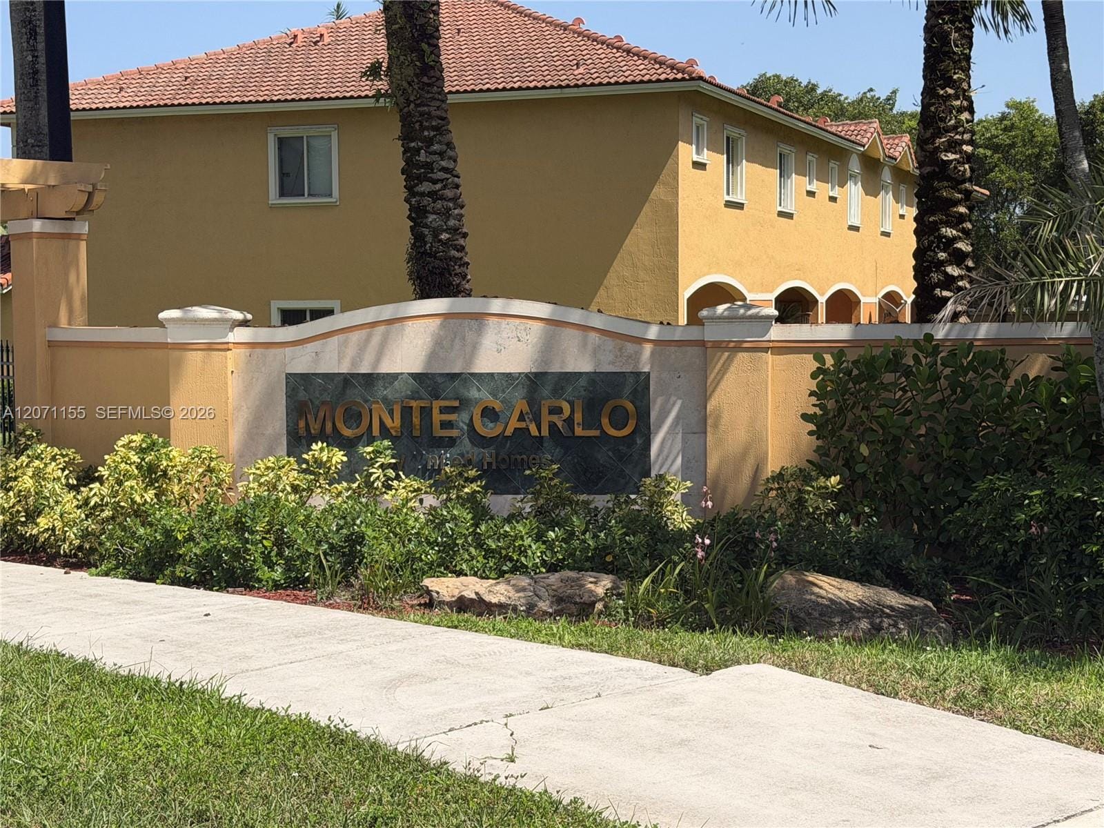 550 Saint Tropez Lane — photo 3